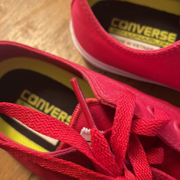 CHUCK TAYLOR MEN’S RED CONVERSE - Picture 3 of 7